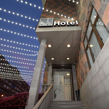 In City Hotel Jerevan Eksteriør billede